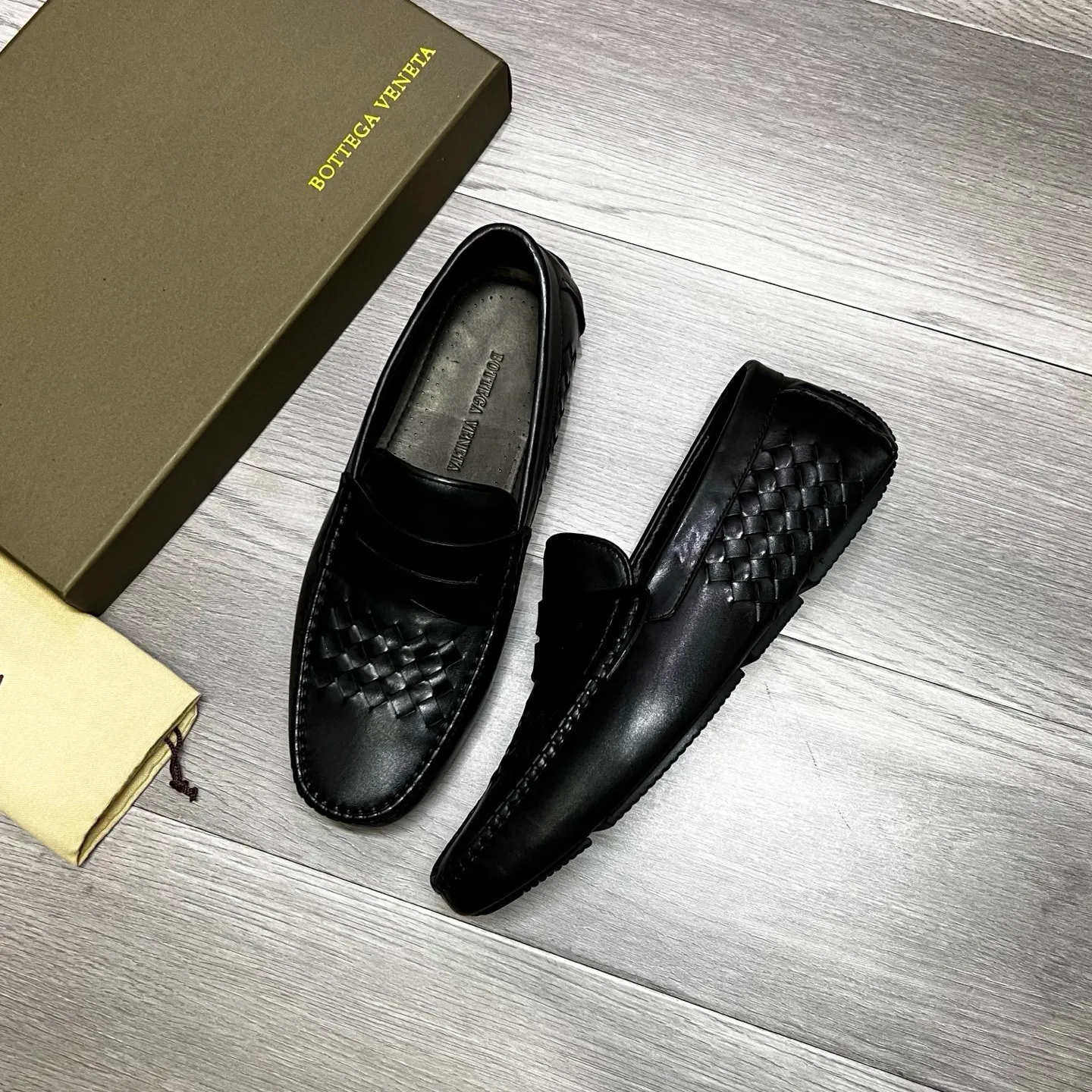 Factory price 480 BV 〰️Purely handmade classic men's beanie shoes👉👉driving shoes, slip-on shoes, made of imported cowhide from Italy, 💕water-dyed cowhide lining, 🔊original outsole, waterproof platform design, comfortable on the feet. Good choice for traveling and driving, single color available, code number: 38-44, (45 can be customized)